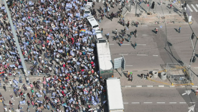 Israel: Police fires stun grenades at 'day of disruption' protesters opposing judicial reforms Israel: Police fires stun grenades at 'day of disruption' protesters opposing judicial reforms