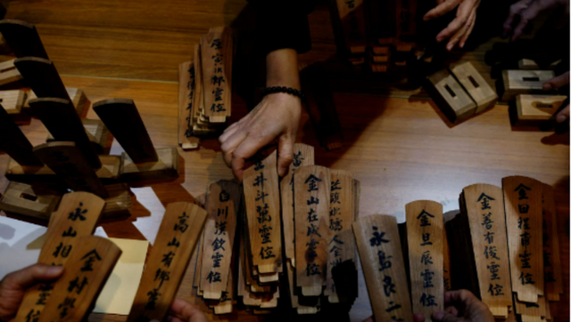 South Korea looking to resolve wartime disputes with Japan South Korea looking to resolve wartime disputes with Japan