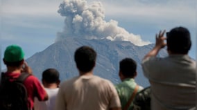 Why is a Russian tourist facing deportation in Indonesia?