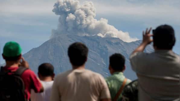 Why is a Russian tourist facing deportation in Indonesia?