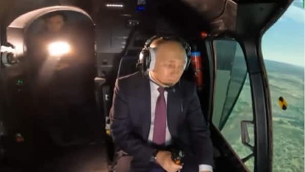 WATCH:  Russia President Vladimir Putin tests helicopter simulator during visit to aircraft factory