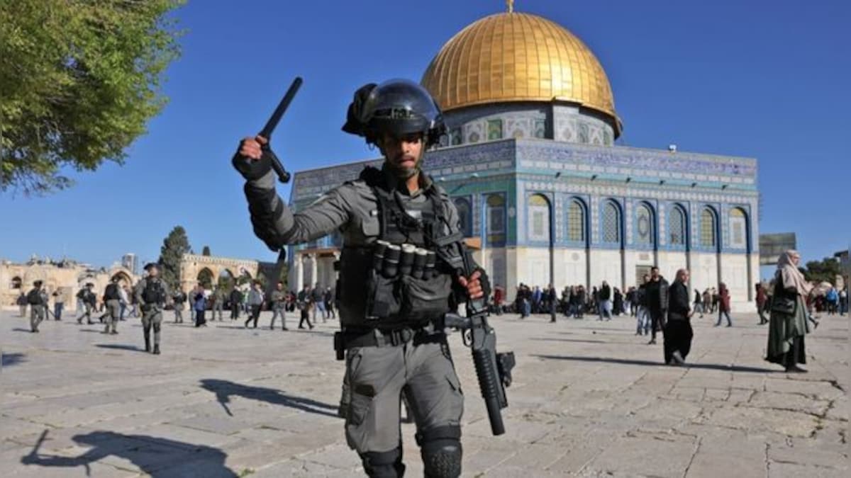 WATCH: Israeli forces forcibly remove Palestinians from al-Aqsa mosque during Ramzan