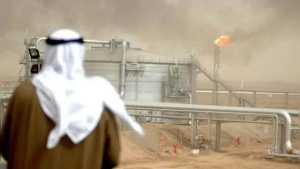 Kuwait desert oil spill sparks 'state of emergency'