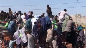 WATCH: Food war in Pakistan as hungry citizens loot flour truck in Peshawar