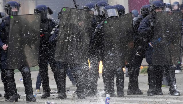 Paris police fire tear gas on protesters at oil giant's meeting Paris police fire tear gas on protesters at oil giant's meeting