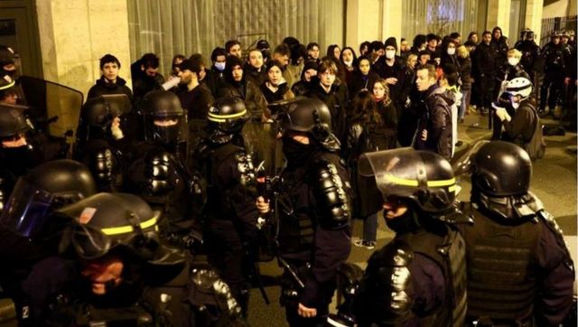 France protests: Dozens arrested after Macron govt narrowly survives no-confidence vote France protests: Dozens arrested after Macron govt narrowly survives no-confidence vote