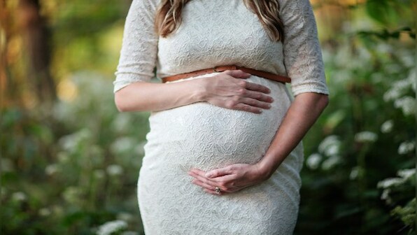 US maternal mortality rate rose sharply in 2021