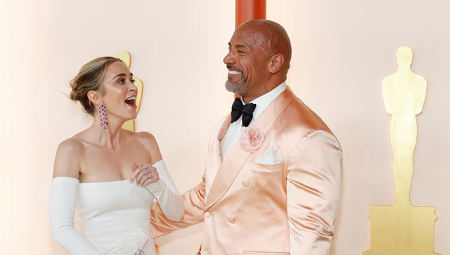 Emily Blunt and Dwayne Johnson's behind-the-scenes moment at Oscars will leave you in splits Emily Blunt and Dwayne Johnson's behind-the-scenes moment at Oscars will leave you in splits