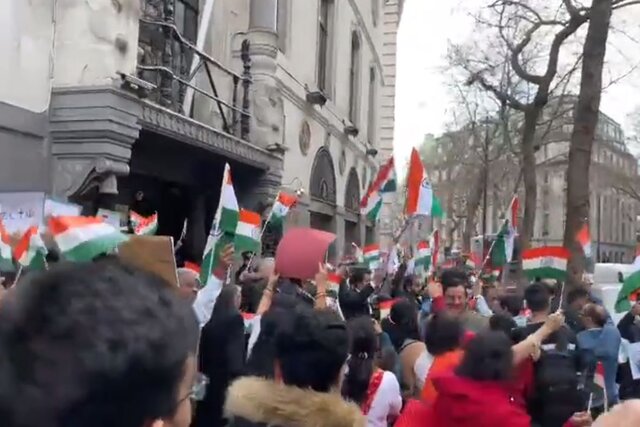 WATCH: UK policeman dances with Indians protesting against Khalistanis outside High Commission in London WATCH: UK policeman dances with Indians protesting against Khalistanis outside High Commission in London