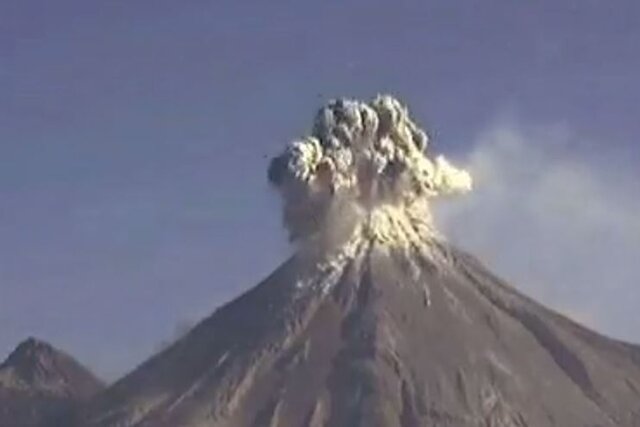 Indonesia's Anak Krakatoa volcano erupts, belches huge ash tower Indonesia's Anak Krakatoa volcano erupts, belches huge ash tower