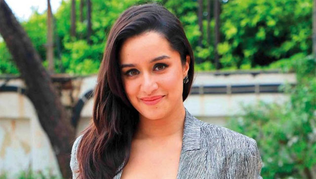 From lying to their girlfriends and wives, here's how the media in Gujarat confessed their Jhooths to Shraddha Kapoor From lying to their girlfriends and wives, here's how the media in Gujarat confessed their Jhooths to Shraddha Kapoor