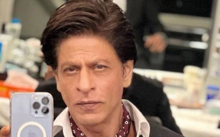 From Shah Rukh Khan to Saif Ali Khan to Akshay Kumar, celebrities flaunting their clean-shaven look back in trend From Shah Rukh Khan to Saif Ali Khan to Akshay Kumar, celebrities flaunting their clean-shaven look back in trend