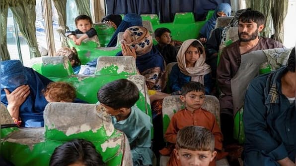 Over 200 Afghan prisoners freed from Pakistan prisons, allowed to go back home