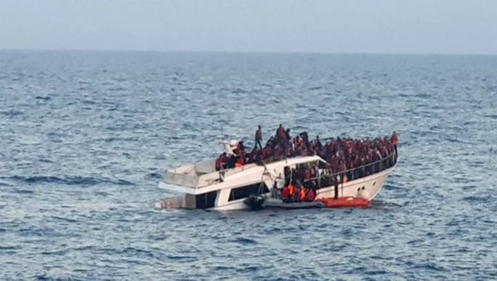 Migrant boat with 400 people onboard adrift between Greece and Malta