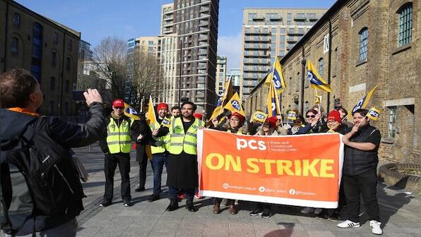 UK passport workers launch five-week walkout over pay