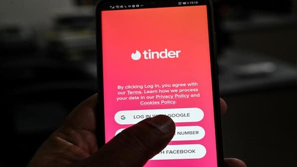 Tinderbox: Russian spies using dating app Tinder to target German politicians for intel on Ukraine war