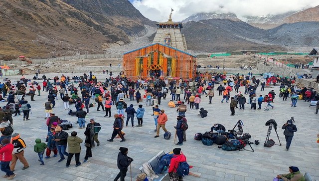 Chardham Yatra halts in Srinagar due to bad weather in Kedarnath Chardham Yatra halts in Srinagar due to bad weather in Kedarnath