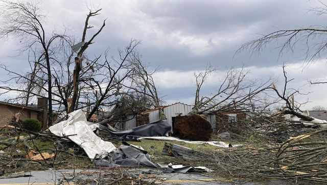 US: Tornado slams Little Rock, shreds rooftops, flips vehicles US: Tornado slams Little Rock, shreds rooftops, flips vehicles