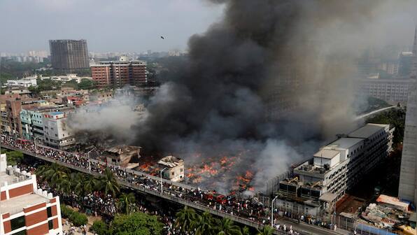 Bangladesh: Major fire at popular clothing market in Dhaka