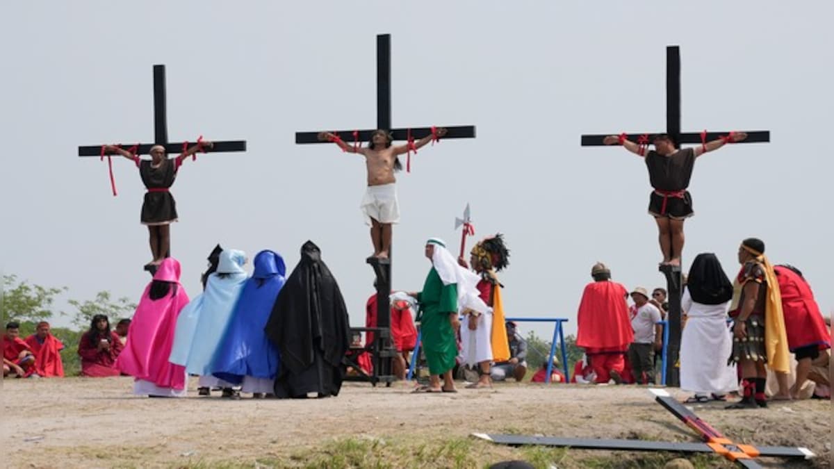 On Good Friday, Filipinos get nailed to crosses