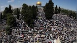 250,000 perform last Ramzan Friday prayer at Jerusalem's Al-Aqsa mosque; 8 Palestinians detained