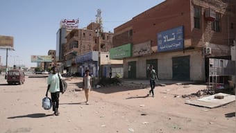 Sudan: Thousands flee capital & other cities as clashes rage despite truce