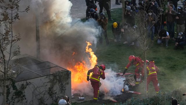 Protesters torch 'La Rotunde', French President Macron's favourite restaurant Protesters torch 'La Rotunde', French President Macron's favourite restaurant