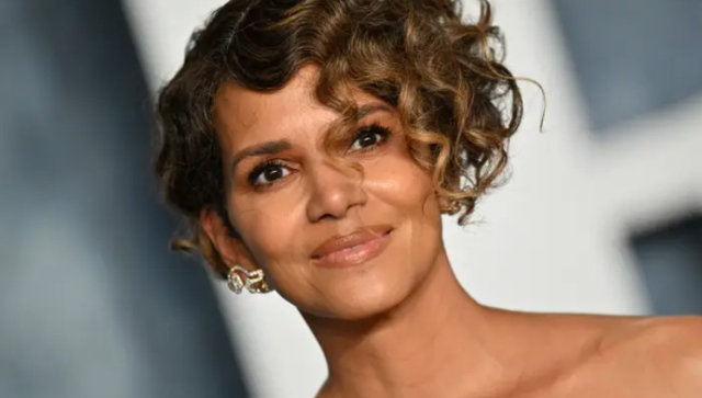 Halle Berry garners praises for sharing nude photo of herself drinking wine on balcony: ‘Live your best life’ Halle Berry garners praises for sharing nude photo of herself drinking wine on balcony: ‘Live your best life’
