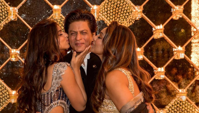 Suhana Khan garners love from fans for her very first media interaction: 'She's beautiful & positive like her parents' Suhana Khan garners love from fans for her very first media interaction: 'She's beautiful & positive like her parents'