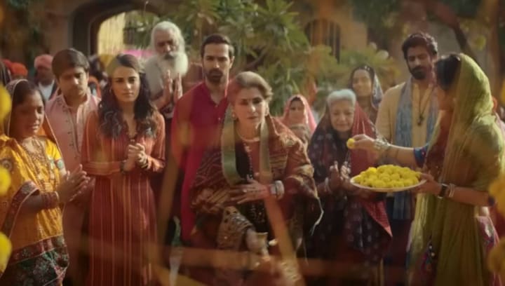 Did you know Dimple Kapadia cracked her finger during the shoot of Saas, Bahu aur Flamingo?