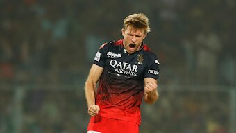 Watch: RCB pacer David Willey strikes twice in as many balls to push KKR on the backfoot