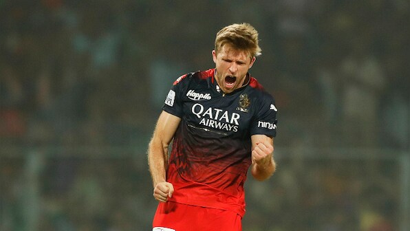 Watch: RCB pacer David Willey strikes twice in as many balls to push KKR on the backfoot