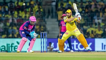 Dhoni nursing a knee injury, his movement hindered, reveals CSK coach Stephen Fleming