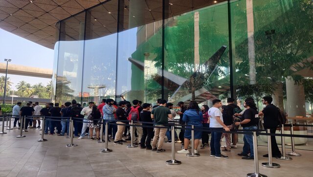 Long queues outside Apple's first-ever India store in Mumbai; check Long queues outside Apple's first-ever India store in Mumbai; check