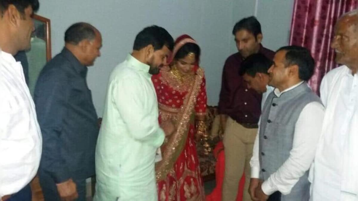 Wrestlers' protest: Sakshi Malik's wedding picture with Brij Bhushan Sharan Singh sparks controversy