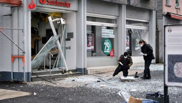 Fond of cash, Germans fret over exploding ATMs, suspect neighbouring Dutch Fond of cash, Germans fret over exploding ATMs, suspect neighbouring Dutch