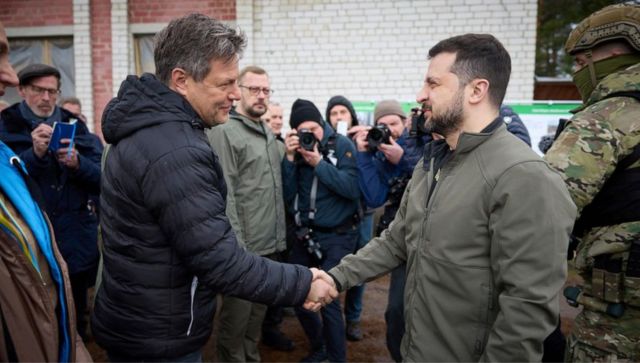 German Chancellor Scholz’s office defends record on sending arms to Ukraine German Chancellor Scholz’s office defends record on sending arms to Ukraine