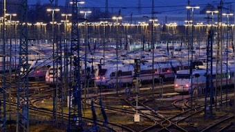 German rail travel to come to a halt on Friday as unions announce nationwide strike