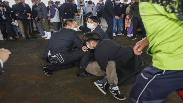 Japan PM resumes campaigning after evacuation from 'smoke bomb' blast