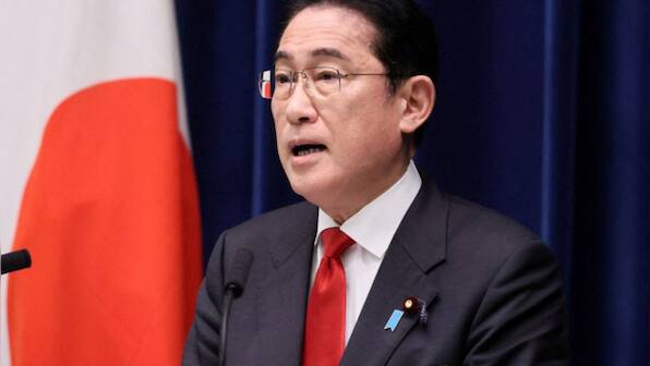 Japan's Kishida visits South Korea to strengthen ties amid North Korea's threats 