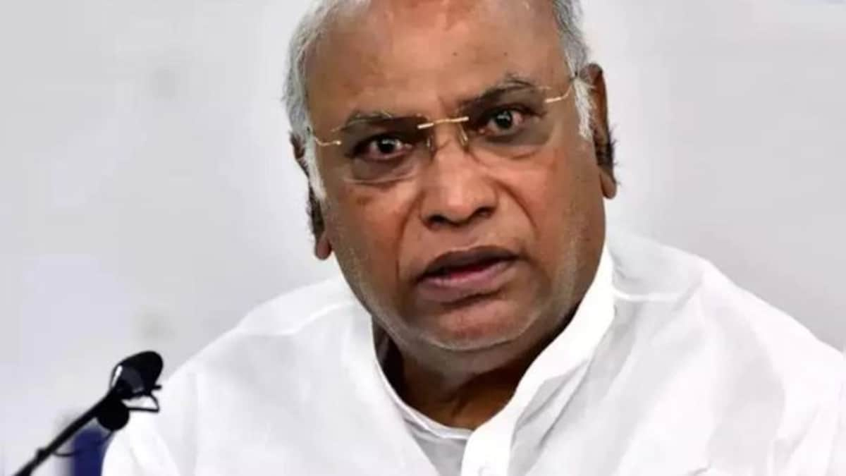 'If you lick it, you’re dead...': Congress chief Kharge calls PM Modi 'poisonous snake', then eats words