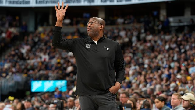 NBA: Sacramento Kings' Mike Brown name coach of the year NBA: Sacramento Kings' Mike Brown name coach of the year