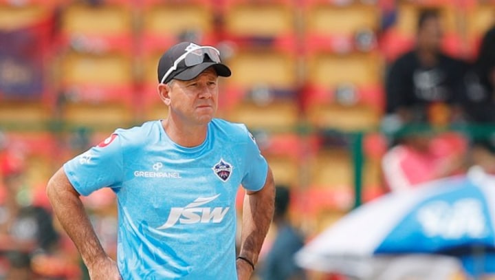 David Warner vs Mitchell Johnson: Ricky Ponting says he 'needs to be the mediator'