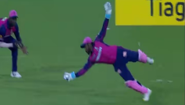 IPL 2023: Sanju Samson takes stunning one-handed catch in RR vs DC IPL 2023: Sanju Samson takes stunning one-handed catch in RR vs DC