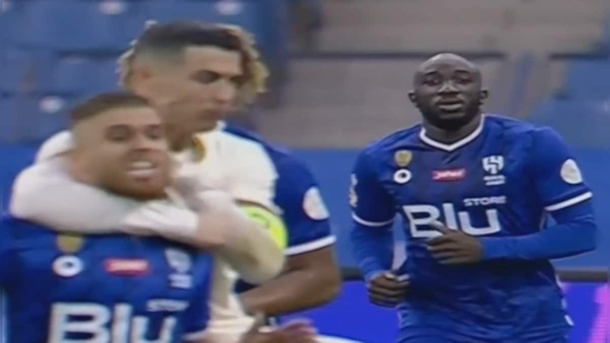 Watch: Ronaldo headlocks Gustavo Cuellar in Al-Nassr vs Al-Hilal match