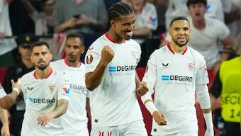 Europa League: Manchester United collapse at Sevilla while Juventus hold off Sporting