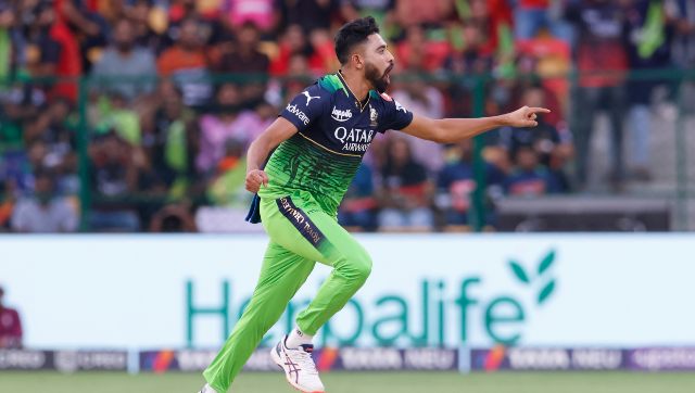 IPL 2023: Mohammed Siraj issues apology to Mahipal Lomror after outburst during RCB vs RR IPL 2023: Mohammed Siraj issues apology to Mahipal Lomror after outburst during RCB vs RR