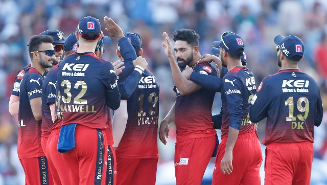 IPL 2023: RCB’s Siraj bosses powerplay yet again, strikes twice during PBKS chase IPL 2023: RCB’s Siraj bosses powerplay yet again, strikes twice during PBKS chase