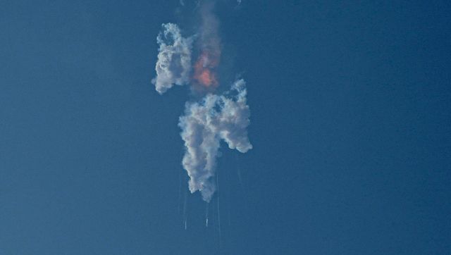 Massive SpaceX rocket explodes minutes after takeoff from Texas Massive SpaceX rocket explodes minutes after takeoff from Texas