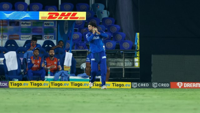 SRH vs MI: Tim David takes spectacular catches to dismiss Heinrich Klaasen, Mayank Agarwal; Watch SRH vs MI: Tim David takes spectacular catches to dismiss Heinrich Klaasen, Mayank Agarwal; Watch